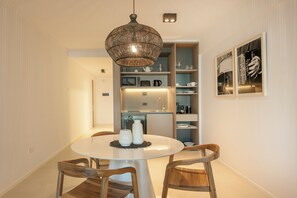 Superior Studio, Balcony, City View | Private kitchen | Microwave, stovetop, coffee/tea maker, toaster - Unico Torre Lujo Deco Recoleta D901 (Buenos Aires)