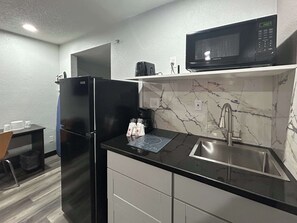 Private kitchenette - Studio 6 Tacoma, WA - South (Tacoma)