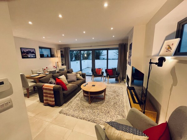 Living area - Hathaway Gardens, West Ealing, London (London)