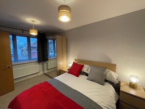 4 chambres, fer et planche à repasser, Wi-Fi, draps fournis