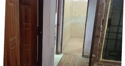 Safe rooms within500meter from ganga river ,near to sector 23,24,25- arail Ghat