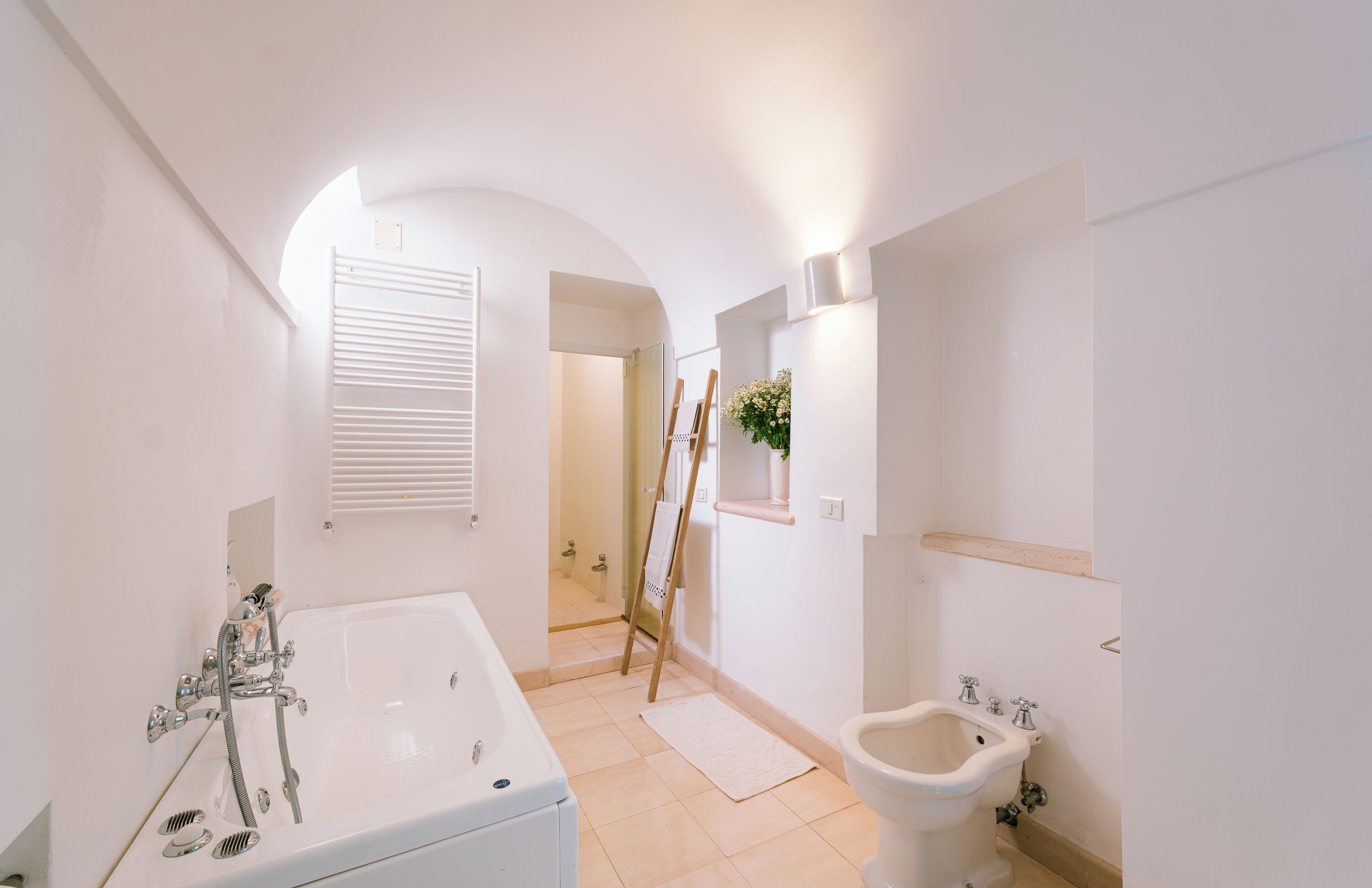 Doccia, asciugacapelli, bidet, asciugamani