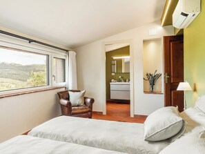 6 habitaciones, tabla de planchar con plancha y wifi gratis 