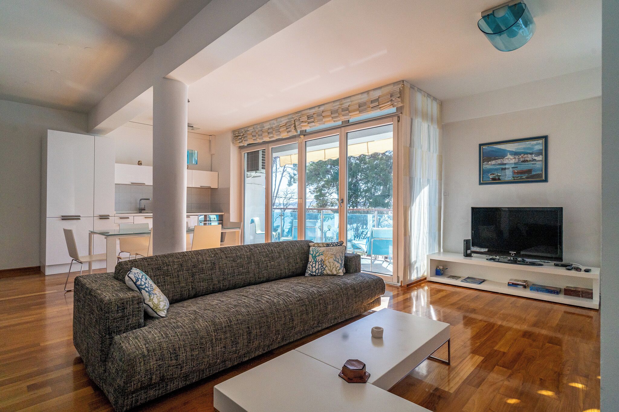 Apartamento, sacada, vista para o mar | 2 quartos, ferros/tábuas de passar roupa, Wi-Fi de cortesia