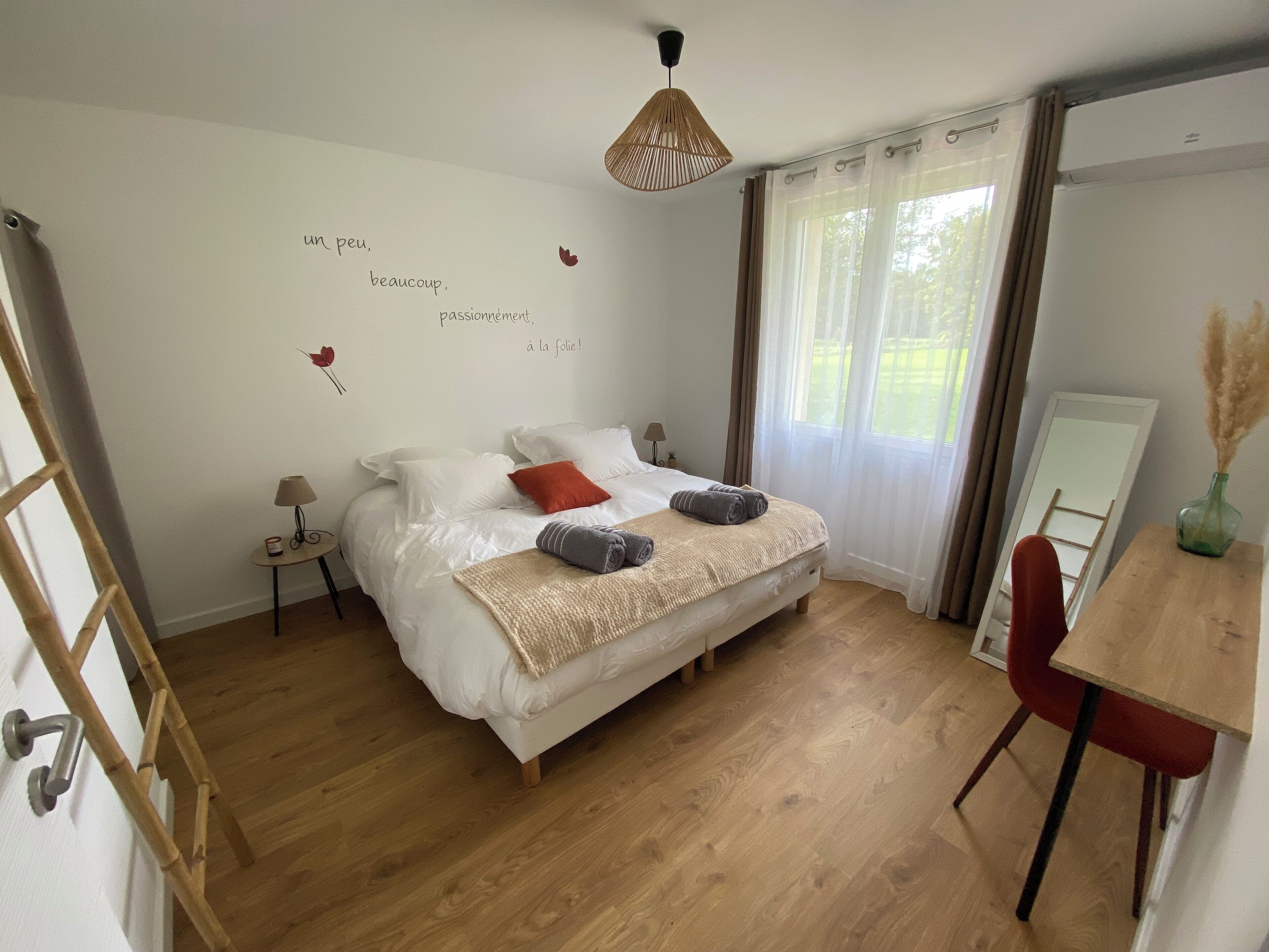 2 chambres, fer et planche à repasser, Wi-Fi, draps fournis