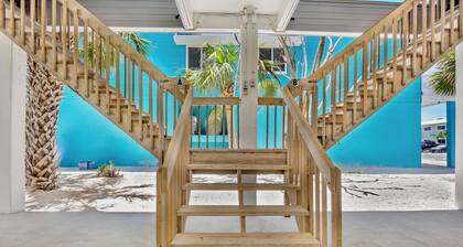 Escape to Beach Sunrise Villa: 1-Min Walk to Bradenton Beach