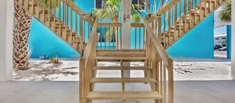 Sunset Villa! BBQ, Beach Cart & Cozy Vibes!