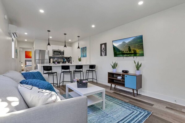 Televisión y monitor de computadora 