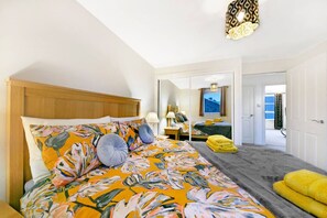 3 bedrooms, desk, iron/ironing board, free WiFi