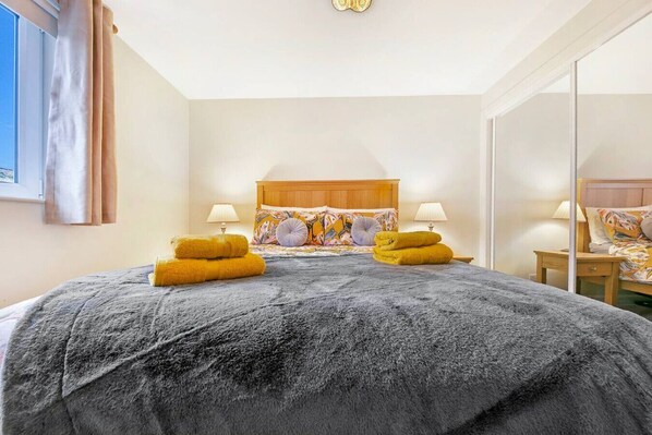2 bedrooms, desk, iron/ironing board, free WiFi