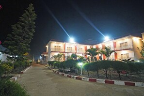 Front of property - SANTINIKETAN HOTEL & RESORTS (Kanthi)