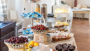 A buffet table with various food items and beverages. - La Sciara Resort Hotel (Lipari)