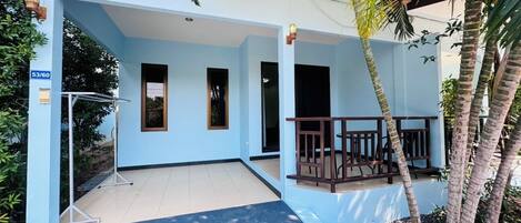 ด้านหน้าที่พัก