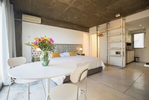 1 bedroom, in-room safe, desk, WiFi