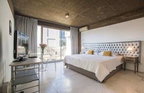 1 bedroom, in-room safe, desk, WiFi