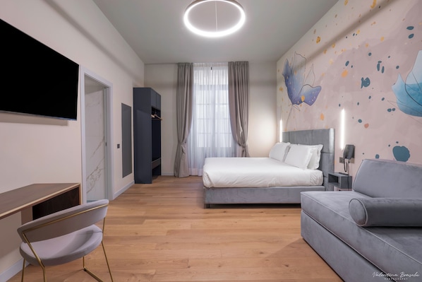 Classic-Vierbettzimmer | Allergikerbettwaren, Zimmersafe, Schreibtisch, Verdunkelungsvorhänge
