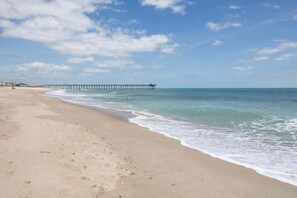 On the beach - 8br Oceanfront Private Heated Pool Elevator (Kure Beach)