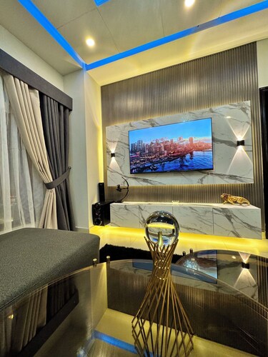 2-bedroom apartment in perfect Islamabad with WiFi, fitness room, AC