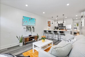 TV, computer monitors - 9 Min to Short North | Convenient & Cozy | Unit B (Columbus)