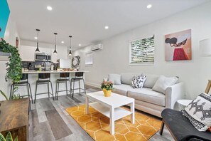 TV, computer monitors - 9 Min to Short North | Convenient & Cozy | Unit B (Columbus)