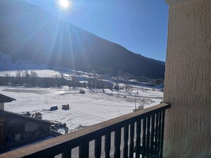 Property grounds - South-facing 32m2 studio in the village of Aiguilles in the heart of the Queyras. (Aiguilles)