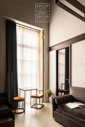 Deluxe Suite, 1 King Bed with Sofa bed, Kitchenette, City View