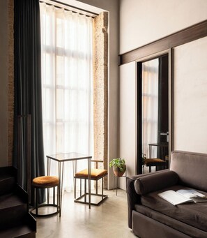 Suíte luxo, 1 cama King e sofá-cama, cozinha americana, vista para a cidade | Roupas de cama antialérgicas, edredons de pluma