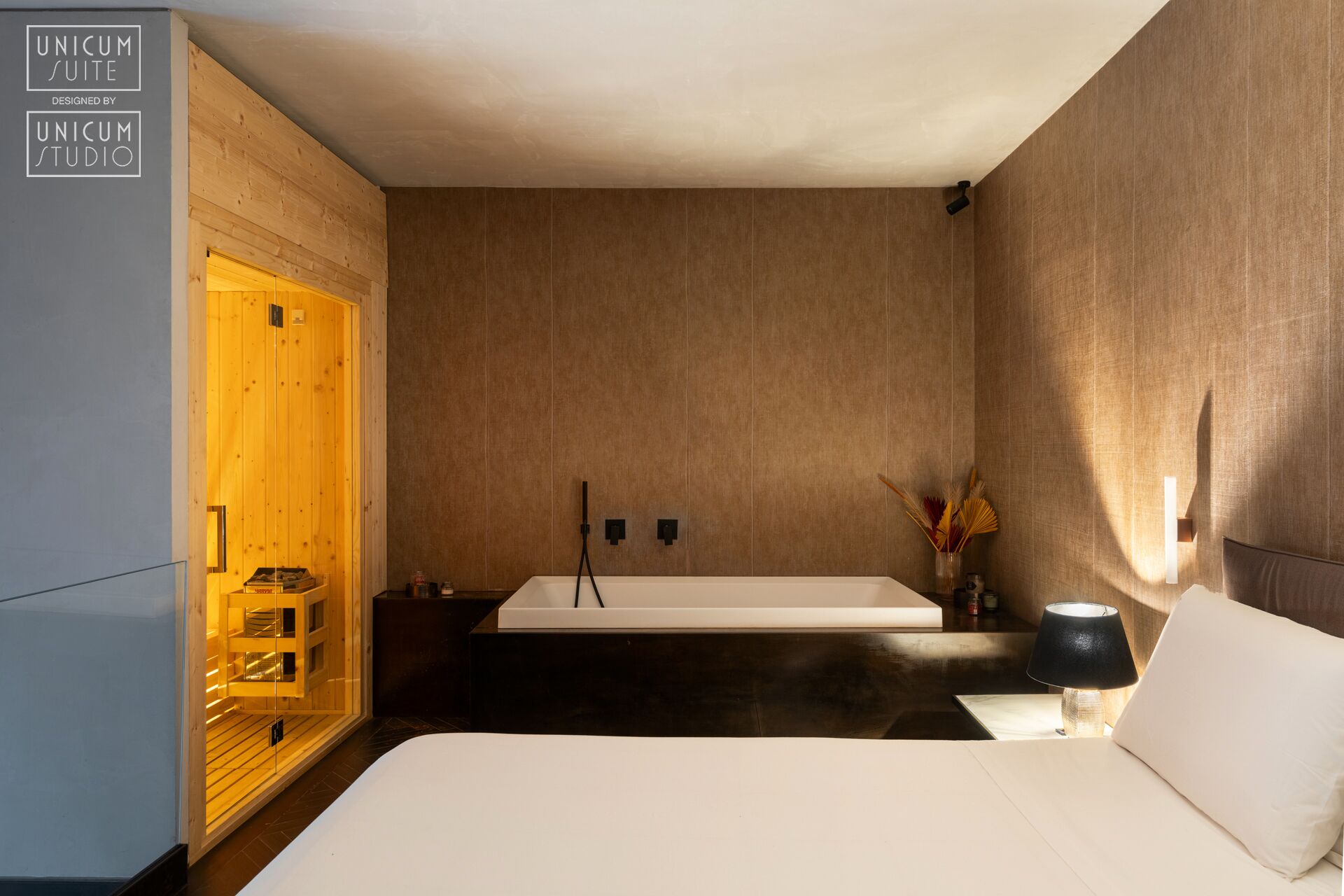 Deluxe Suite, 1 King Bed with Sofa bed, Kitchenette, City View | Private spa tub