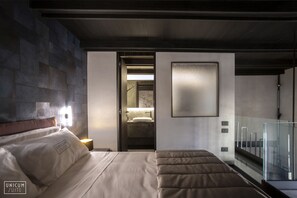 Superior Suite, 1 King Bed with Sofa bed, Kitchenette, City View