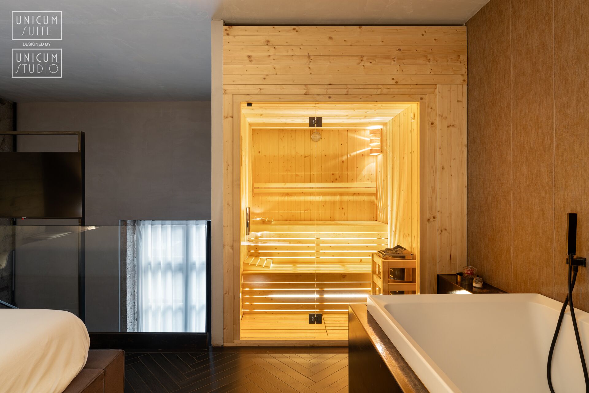 Deluxe Suite, 1 King Bed with Sofa bed, Kitchenette, City View | Room amenity