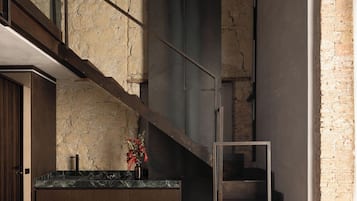 Suite Deluxe, 1 letto king con divano letto, angolo cottura, vista città | Cucina privata | Frigorifero, piano cottura, macchina per caffè espresso