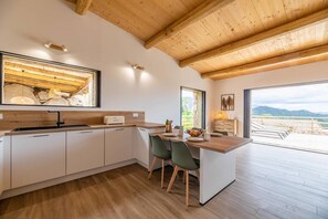 Kühlschrank, Mikrowelle, Ofen, Geschirrspüler
