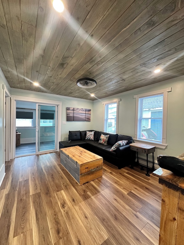 Smart-TV, Videospiele, DVD-Player, Bücher