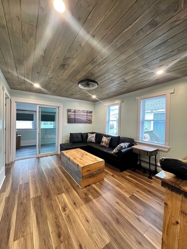 Premier, modern, fully renovated, Beach home...stroll to the beach in 3 minutes!