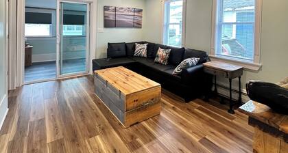 Premier, modern, fully renovated, Beach home...stroll to the beach in 3 minutes!