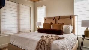 5 bedrooms, iron/ironing board, free WiFi, bed sheets