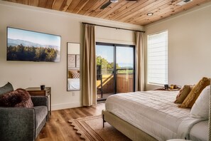 5 bedrooms, iron/ironing board, free WiFi, bed sheets