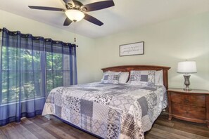 2 bedrooms, iron/ironing board, free WiFi, bed sheets