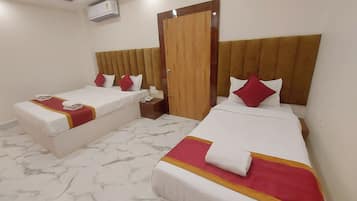 Family Suite, Garden View | 1 bedroom, desk, laptop workspace, soundproofing