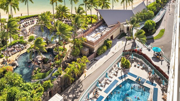 A resort with a beach, pool, and tropical landscaping. - Ocean View Waikiki Retreat at the Iconic Ilikai Hotel Near Beach and Ala Moana (Honolulu)