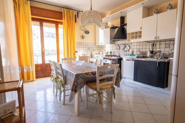 Frigorifero, forno, piano cottura, lavastoviglie