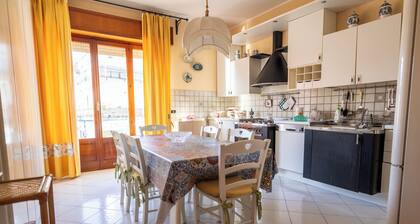 BEAUTIFUL SEASIDE APARTMENT WITH PRIVATE PARKING A FEW STEPS FROM TAORMINA