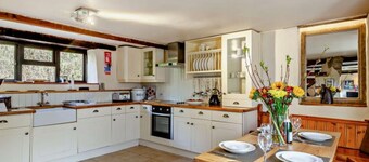 Tawnawood - Two Bedroom Cottage, Sleeps 6