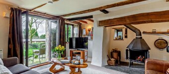 Tawnawood - Two Bedroom Cottage, Sleeps 6