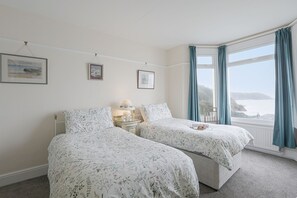 4 bedrooms, desk, iron/ironing board, WiFi - Colescus, sea views and direct access to the sandy beach (Gorran Haven)