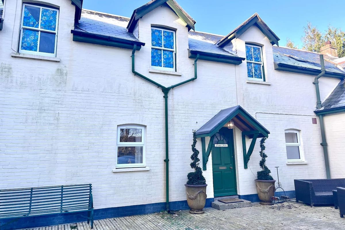 Self Catering Stable Suite | Premium bedding, individually decorated, individually furnished, desk