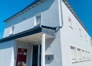 Mặt tiền nơi lưu trú