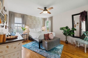 3 Schlafzimmer, Schreibtisch, Bügeleisen/Bügelbrett, Reisekinderbett