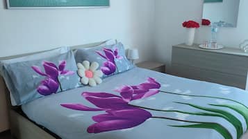 1 dormitorio, tabla de planchar con plancha, cuna de viaje y wifi