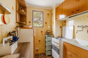 Réfrigérateur, micro-ondes, four, cafetière/bouilloire